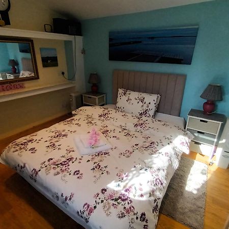 Private Suite In Oxfordshire, A40 Witney Buitenkant foto