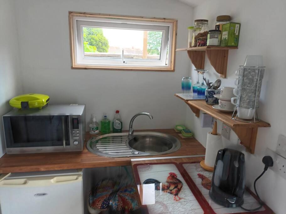 Private Suite In Oxfordshire, A40 Witney Buitenkant foto
